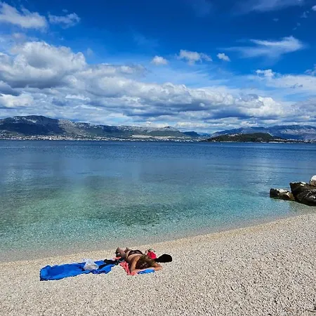 Zlato 70m From Beach! Daire Trogir