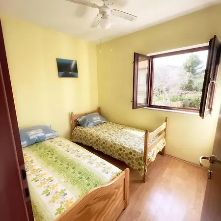 Zlato 70m From Beach! * Trogir