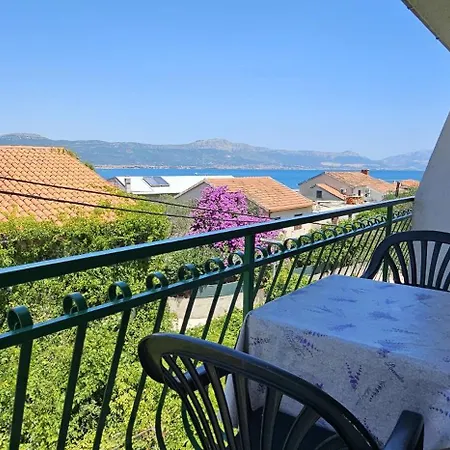 Zlato 70m From Beach! Daire Trogir