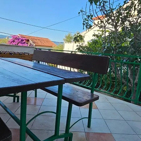 Zlato 70m From Beach! Daire